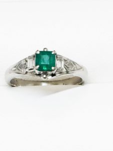 東京　質屋　買取【エメラルドリング】かんてい局　亀有店　葛飾区