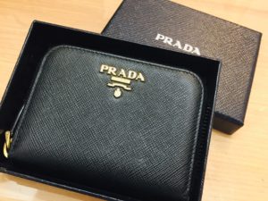 【東京 質屋 買取】ﾌﾟﾗﾀﾞ ｻﾌｨｱｰﾉ ｺｲﾝｹｰｽ  買取【葛飾区高価買取No１宣言！】