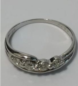 【販売】雪の日はダイヤが余計綺麗に見えますね！K18WG　ダイヤモンド　リング　0.3ct　4P のご紹介です。【葛飾区 亀有 ブランド】