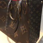 定番人気ブランド！ルイヴィトンのスタイリッシュなハンドバッグ・オンザゴーの商品紹介と買取金額をお教えします❤