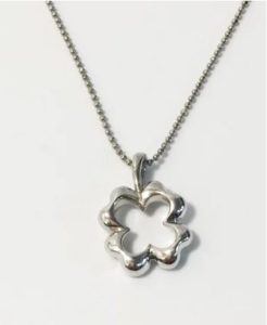 【販売実績】四つ葉のクローバーがかわいい　プラチナネックレス　【かんてい局亀有店】