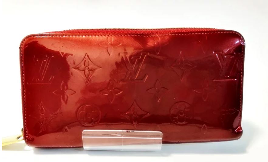 販売実績】赤色が目立って可愛い Louis Vuitton ヴェルニ長財布 M91981 