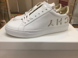 【買取　ブランド　スニーカー】レザー 　ジバンシィ　リバーススニーカー！BE0003E0PX【かんてい局亀有店】